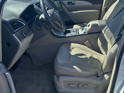 Used 2013 Lincoln MKX FWD image 5