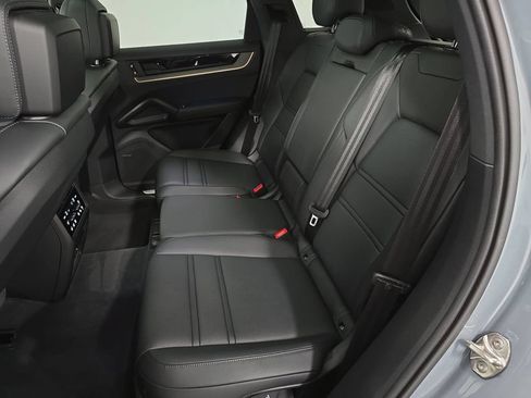 Certified 2024 Porsche Cayenne AWD/4WD image 26