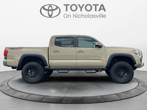 Used 2017 Toyota Tacoma TRD Off-Road w/ Tow Package (A/T) AWD/4WD image 6