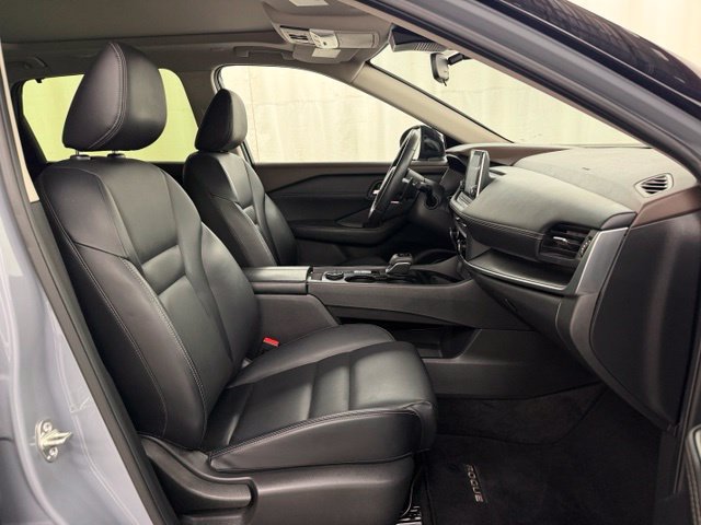 Used 2023 Nissan Rogue SV w/ SV Premium B Package AWD/4WD image 14