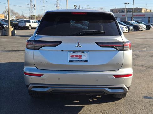 Used 2025 Mitsubishi Outlander SEL image 15