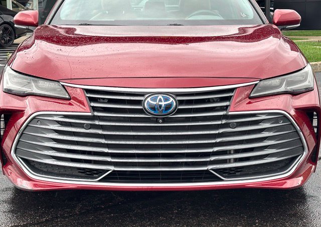 Used 2021 Toyota Avalon Limited w/ Advanced Safety Package FWD image 4