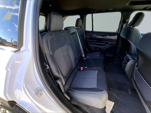 New 2026 Jeep Grand Cherokee Laredo AWD/4WD image 18