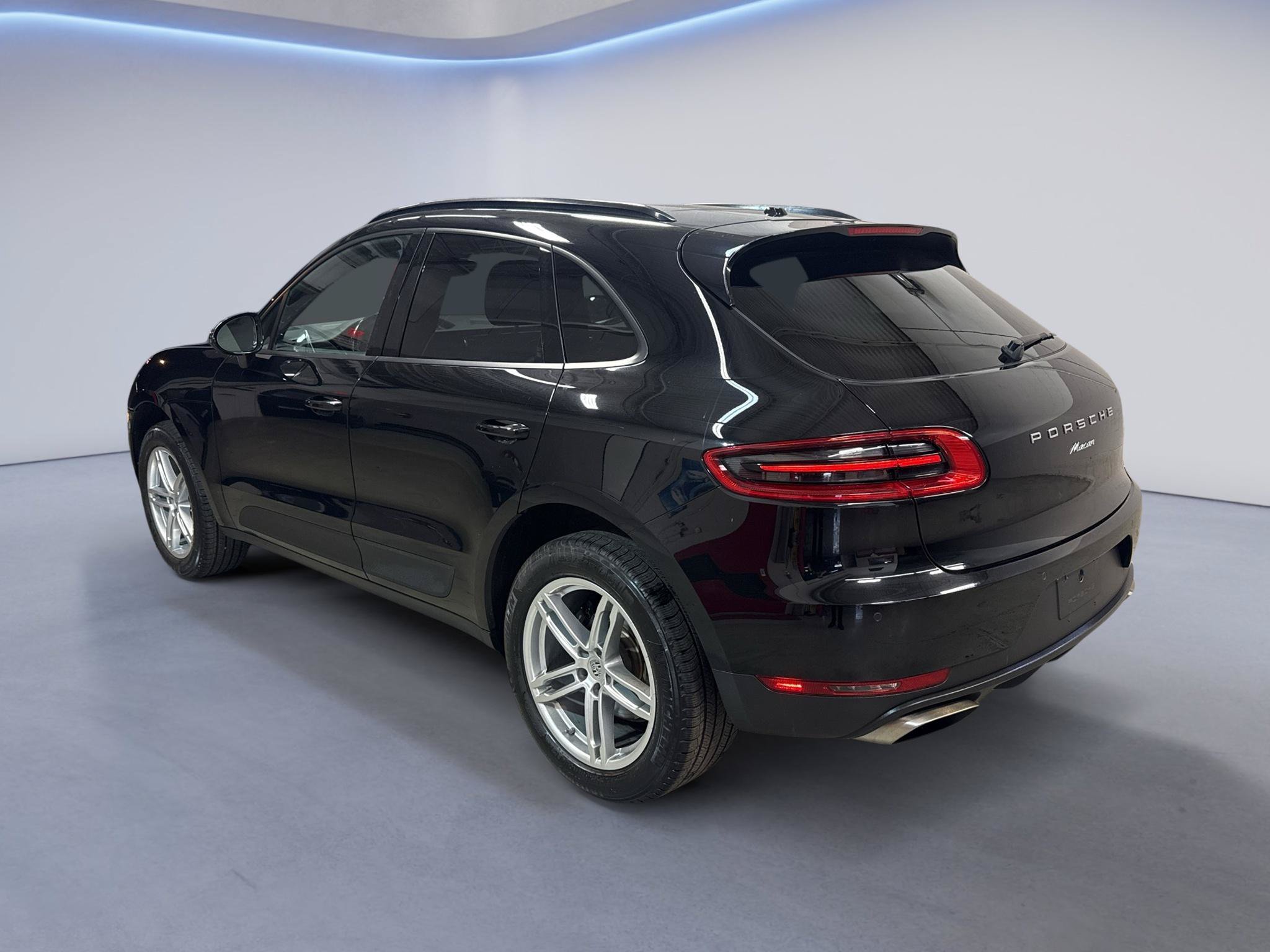 Used 2018 Porsche Macan AWD/4WD image 5