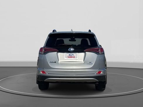 Used 2018 Toyota RAV4 SE w/ Advanced Technology Package image 6