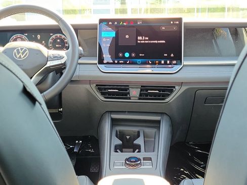 New 2026 Volkswagen Tiguan SE image 12