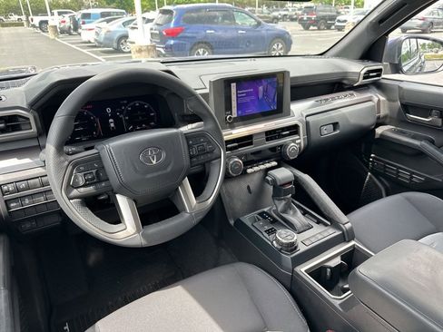 Certified 2025 Toyota Tacoma TRD Off-Road AWD/4WD image 29