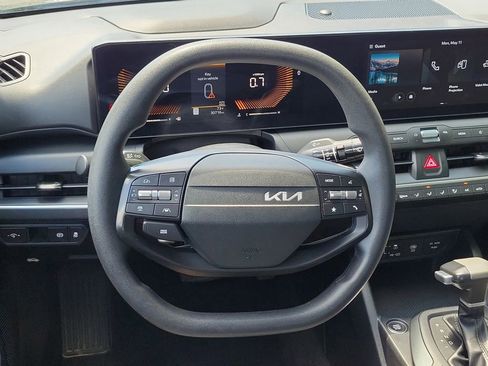 Used 2025 Kia K4 FWD image 21