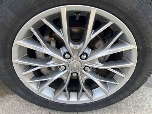 Used 2024 Jeep Grand Cherokee Summit image 8