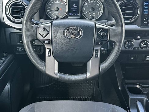 Used 2018 Toyota Tacoma TRD Sport AWD/4WD image 36