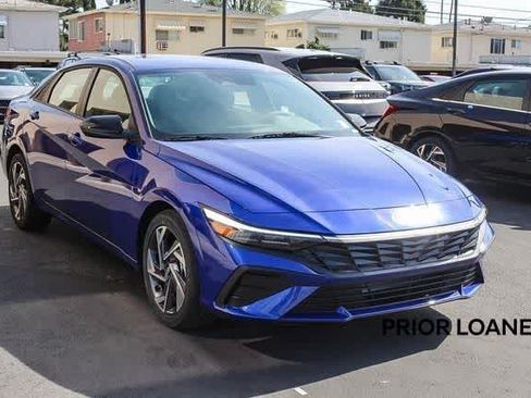 Certified 2025 Hyundai Elantra Sport FWD image 3