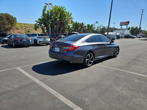 Used 2018 Honda Accord Sport image 5