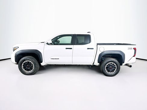 Used 2024 Toyota Tacoma TRD Off-Road AWD/4WD image 4