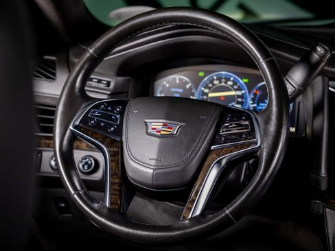 Used 2015 Cadillac Escalade Platinum image 31