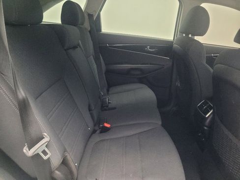 Used 2019 Kia Sorento FWD V6 image 19