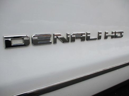 Used 2015 GMC Sierra 2500 Denali w/ Driver Alert Package image 10