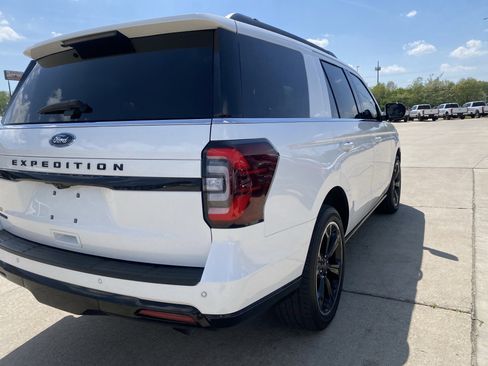 Used 2023 Ford Expedition Limited AWD/4WD image 6