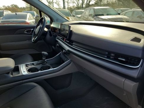New 2026 Kia Carnival EX FWD image 33
