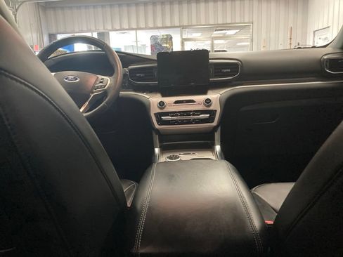 Used 2024 Ford Explorer XLT w/ Equipment Group 202A AWD/4WD image 44