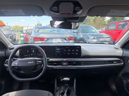 Used 2025 Kia K4 LXS FWD image 33