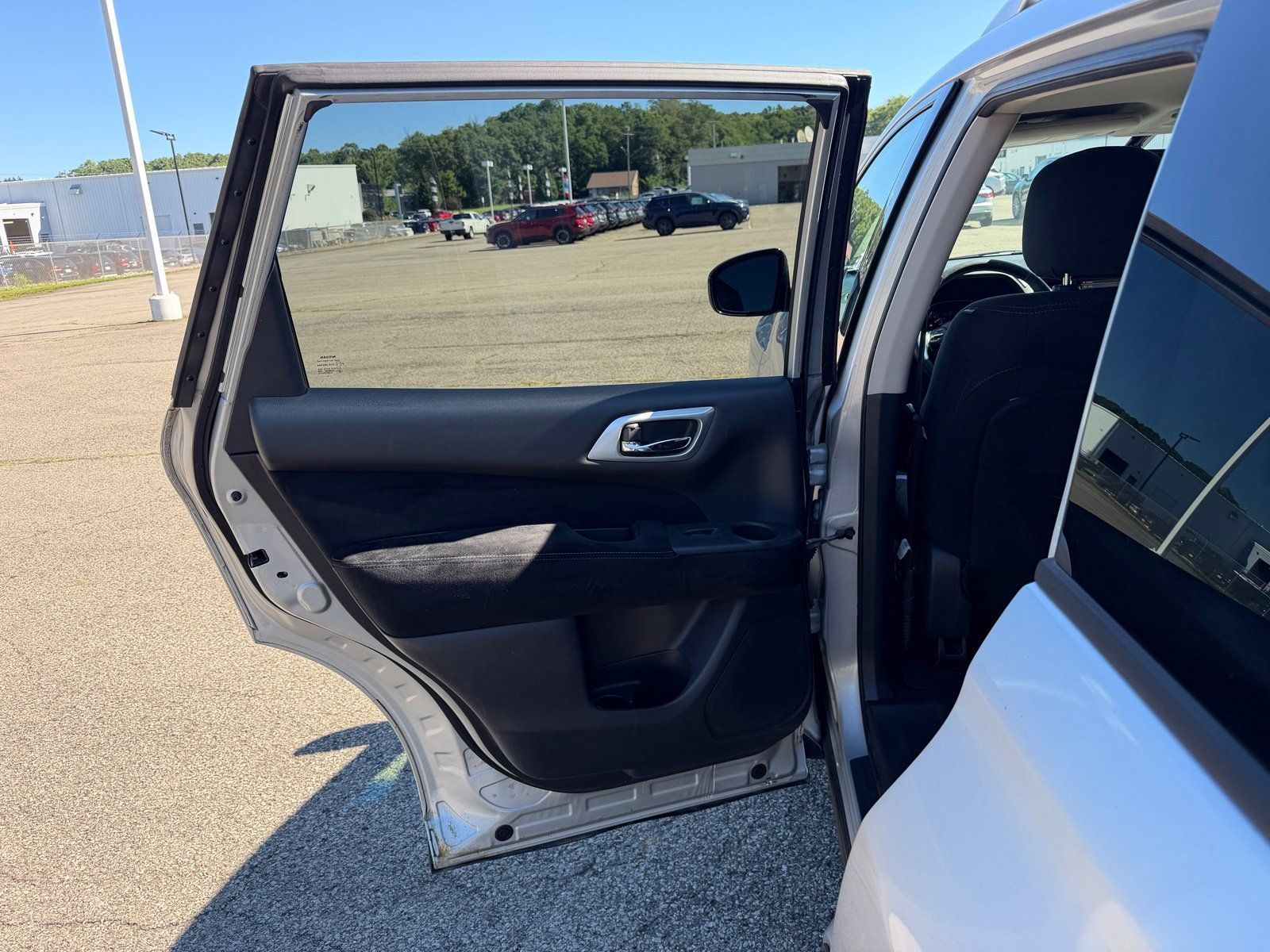 Used 2016 Nissan Pathfinder SV AWD/4WD image 28