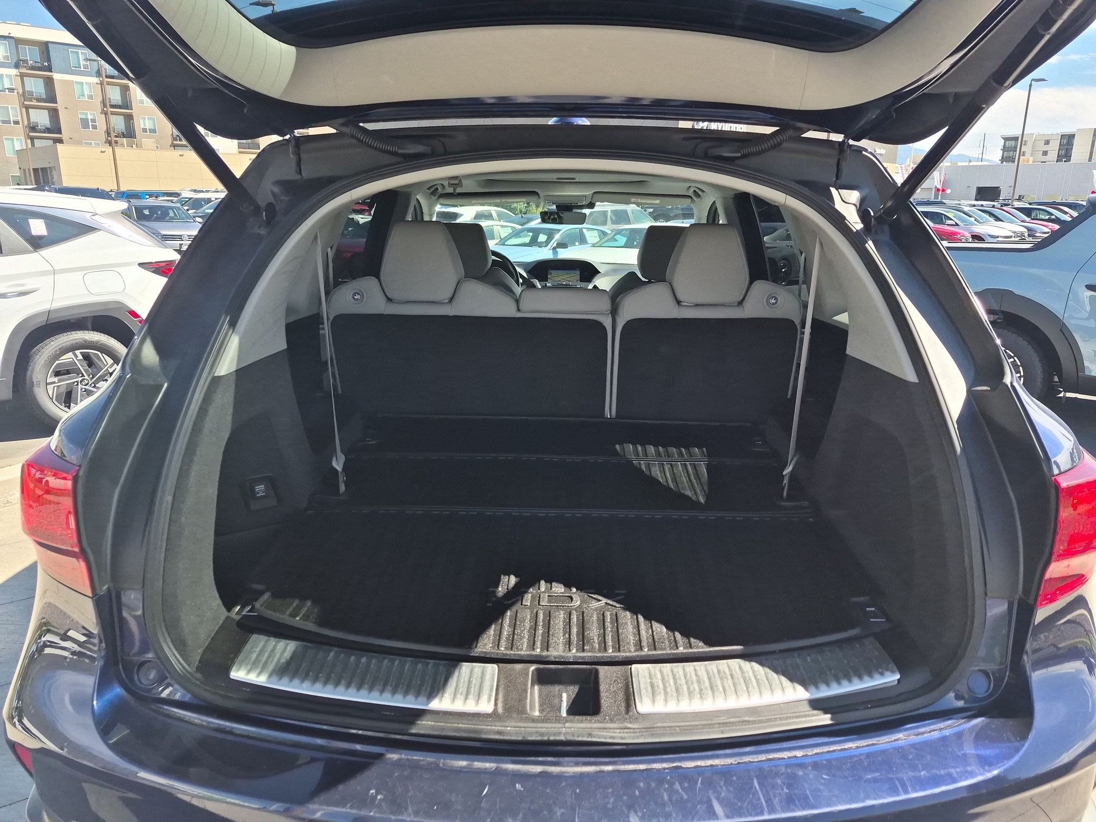 Used 2018 Acura MDX w/ Technology Package AWD/4WD image 29