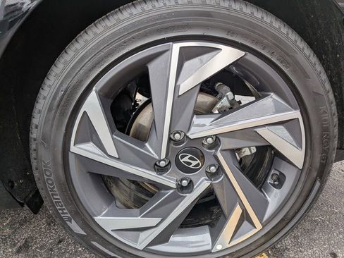 Used 2025 Hyundai Elantra SEL image 27