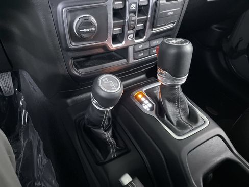 Used 2020 Jeep Wrangler Unlimited Sahara AWD/4WD image 19