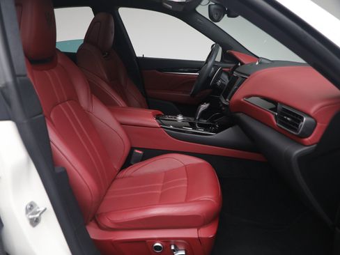 Certified 2023 Maserati Levante GT AWD/4WD image 16