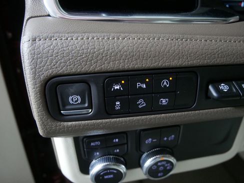 Used 2024 GMC Yukon Denali AWD/4WD image 22