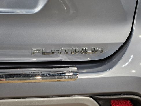 Used 2024 Toyota Highlander Platinum FWD image 39