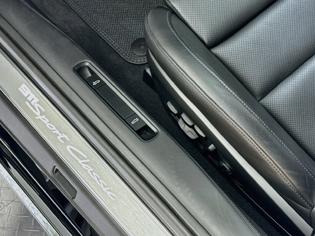 Certified 2023 Porsche 911 Sport Classic RWD image 23