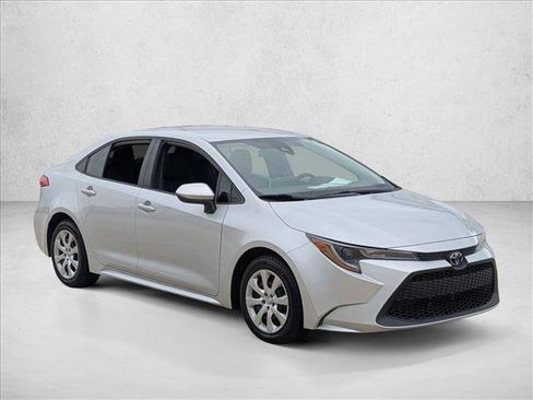 Used 2021 Toyota Corolla LE FWD image 3