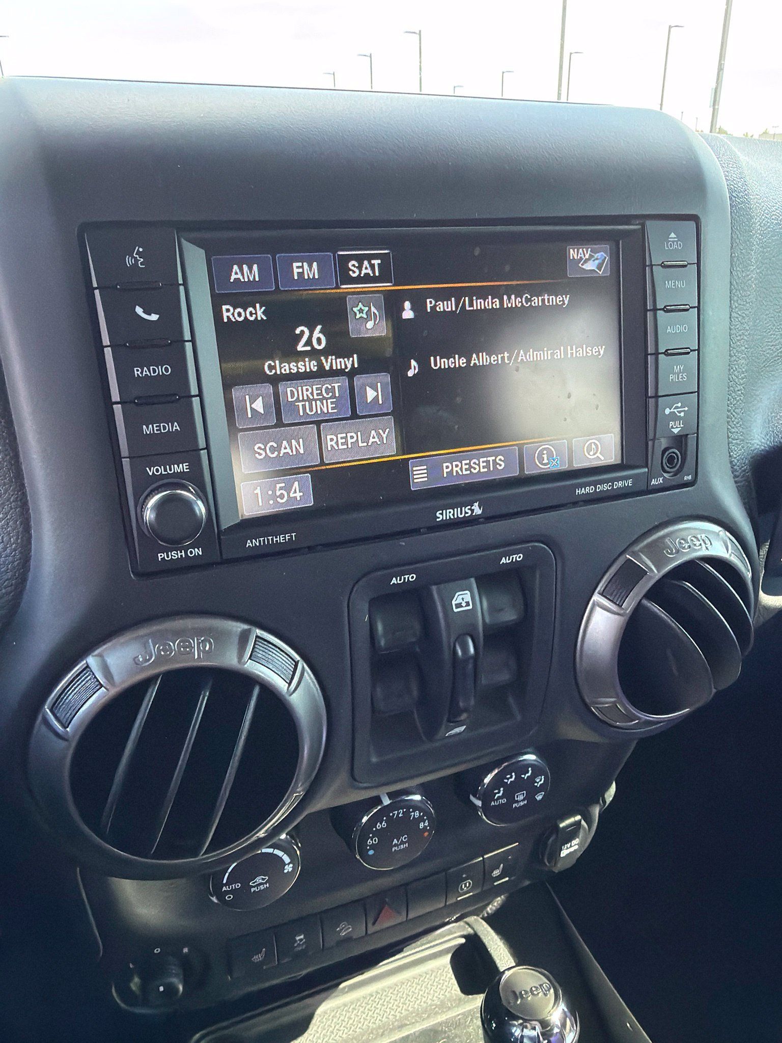 Used 2018 Jeep Wrangler Unlimited Sahara AWD/4WD image 9