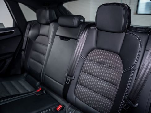 Used 2023 Porsche Macan T image 37