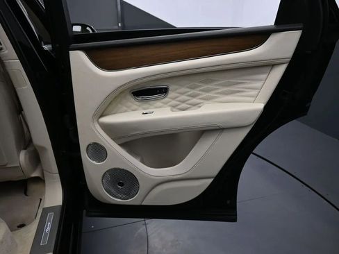 Certified 2024 Bentley Bentayga AWD/4WD image 28