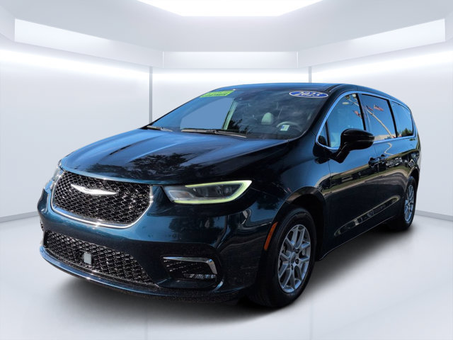 Used 2025 Chrysler Pacifica Select FWD image 7