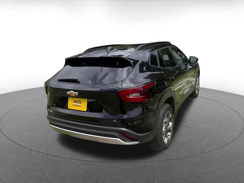 Used 2025 Chevrolet Trax LT w/ LT Convenience Package FWD image 13
