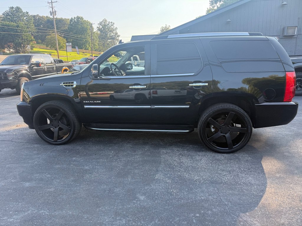 Used 2011 Cadillac Escalade AWD image 36