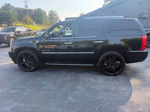 Used 2011 Cadillac Escalade AWD image 36