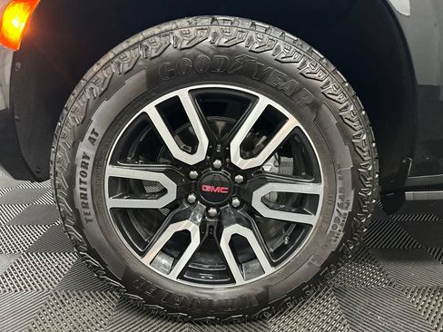 Used 2024 GMC Yukon XL AT4 w/ Technology Package AWD/4WD image 40