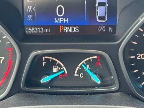 Used 2017 Ford Escape SE w/ SE Sport Appearance Package FWD image 4