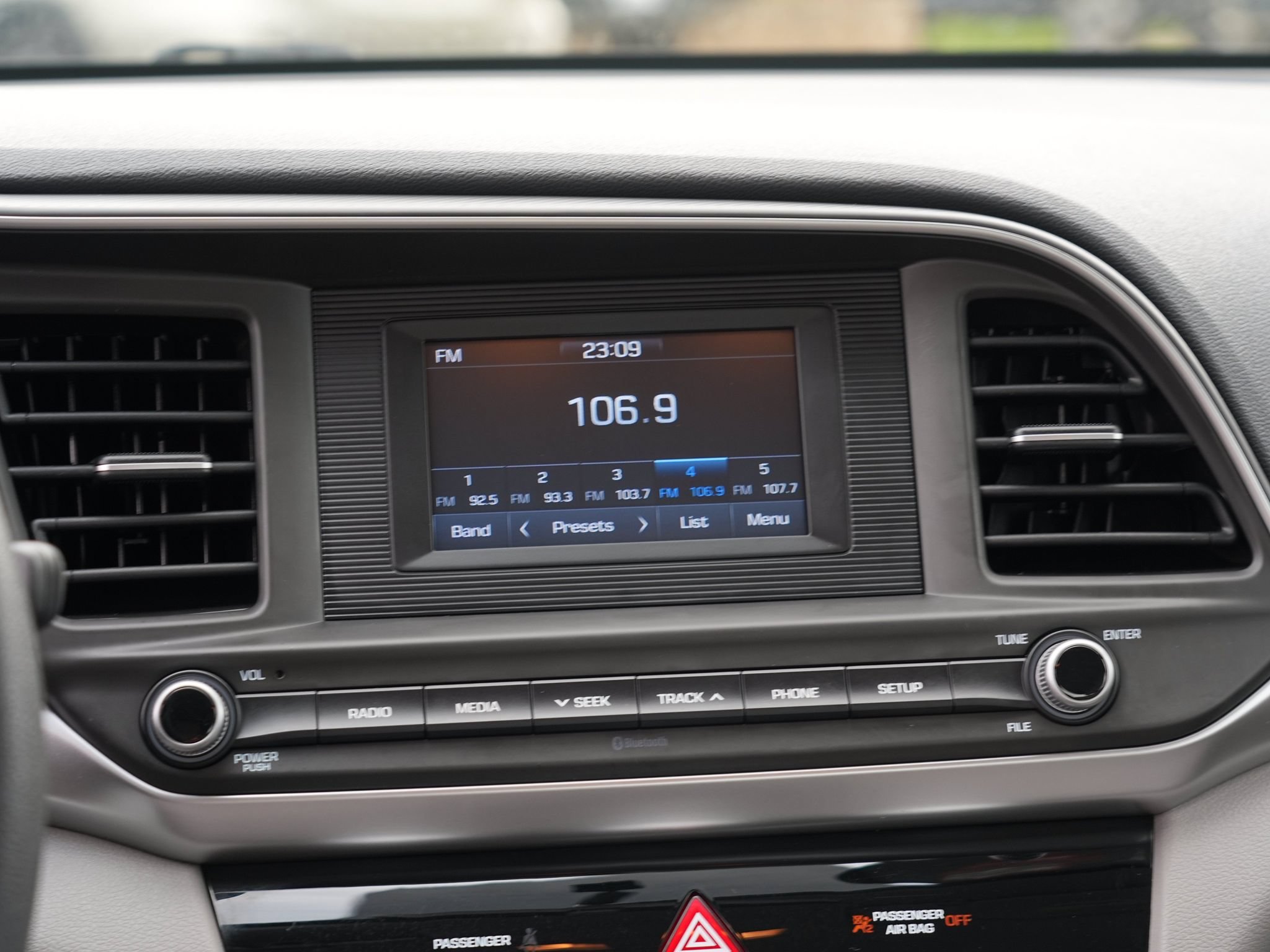 Used 2019 Hyundai Elantra SE FWD image 23