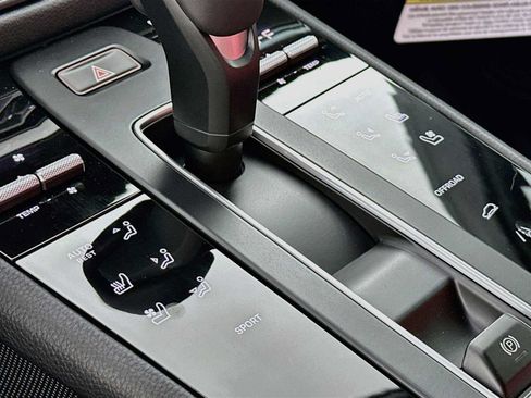 New 2026 Porsche Macan AWD/4WD image 21
