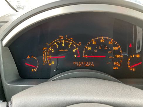 Used 2004 INFINITI QX56 2WD w/ Smart Vision Pkg image 15