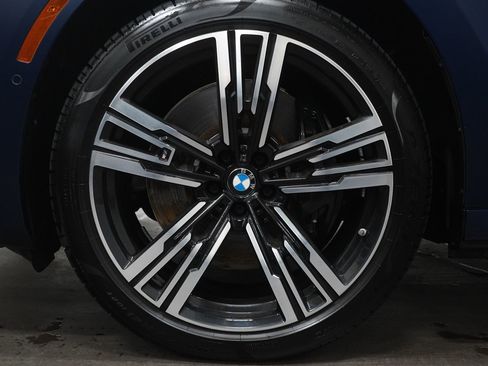 Used 2025 BMW i7 M70 w/ Executive Package image 11