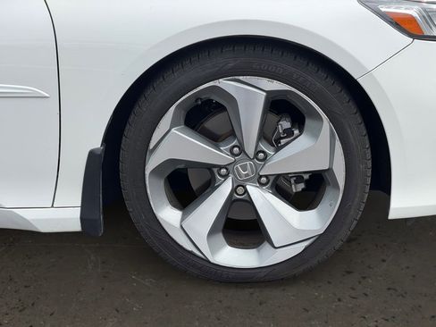 Used 2019 Honda Accord Touring image 9