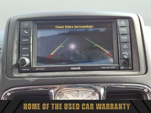 Used 2014 Chrysler Town & Country Touring FWD image 25