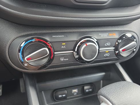 Certified 2025 Kia Soul LX image 16