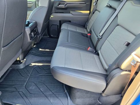 Used 2023 Chevrolet Silverado 1500 ZR2 w/ Technology Package AWD/4WD image 12